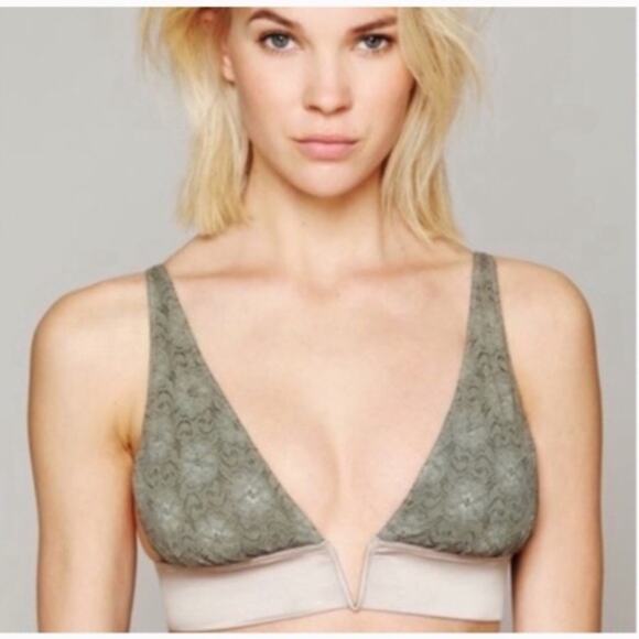Free People Other - NWOT Free People tiny daisy lace v wire bra
